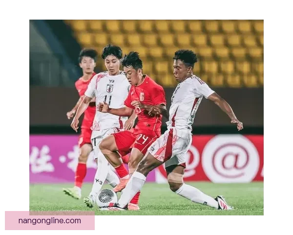 足球世界震撼巨变 大牌球星转会潮涌动 引发全球球迷热议 足球世界震撼巨变 大牌球星转会潮涌动 引发全球球迷热议