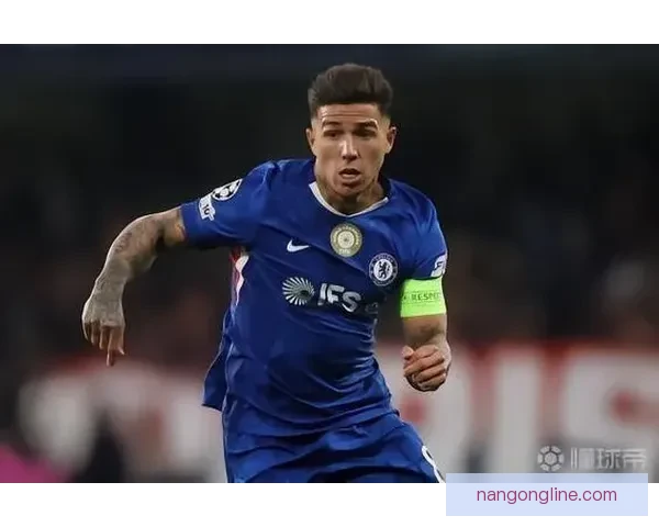 恩佐费尔南德斯传球成功率持续下滑背后切尔西体系失衡与中场定位调整难题探析 恩佐费尔南德斯传球成功率持续下滑背后切尔西体系失衡与中场定位调整难题探析